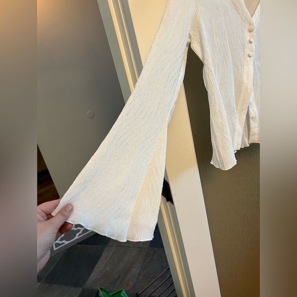 NWOT White Bell Sleeve Blouse - Picture 3 of 8